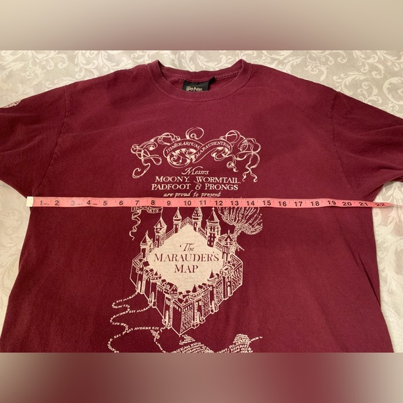 The Harry Potter Shop Platform 9 3/4 TShirt Adult L  The Marauder’s Map auburn - Picture 11 of 12